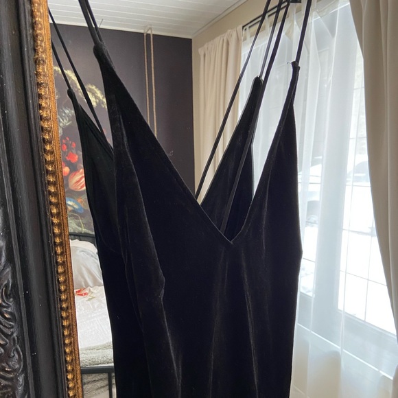 Morning Mist stretch velvet, black, mini dress with criss-cross, low back - Picture 6 of 11